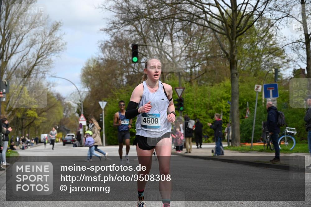 12.04.2026 - 45. Internationalen Wilhelmsburger Insellauf J. Mangold http://msf.ph/oto/9508308 12.04.2026 12:52:18 Ziel 5758, 2033, 4571, 2414, 4609, 5779, 4346, 5763 meine-sportfotos.de