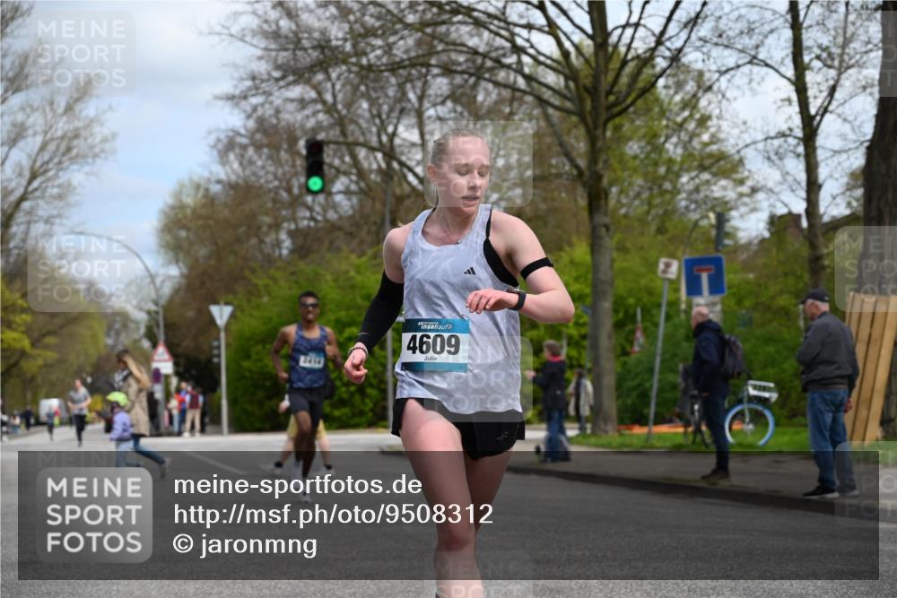 12.04.2026 - 45. Internationalen Wilhelmsburger Insellauf J. Mangold http://msf.ph/oto/9508312 12.04.2026 12:52:18 Ziel 5758, 2033, 4571, 2414, 4609, 5779, 4346, 5763 meine-sportfotos.de