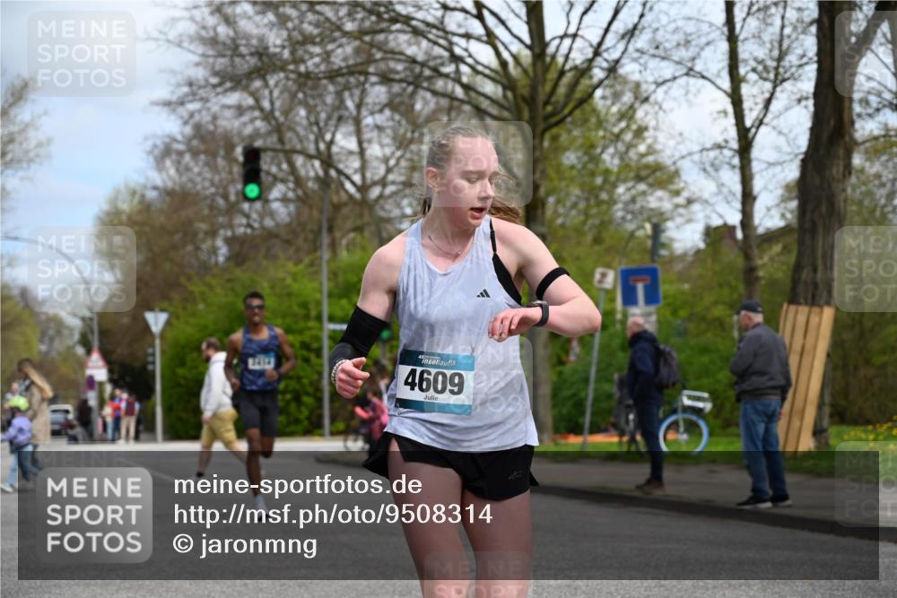 12.04.2026 - 45. Internationalen Wilhelmsburger Insellauf J. Mangold http://msf.ph/oto/9508314 12.04.2026 12:52:19 Ziel 5758, 2033, 4571, 2414, 4609, 5779, 4346, 5763 meine-sportfotos.de