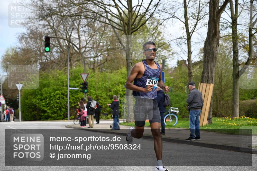 12.04.2026 - 45. Internationalen Wilhelmsburger Insellauf J. Mangold http://msf.ph/oto/9508324 12.04.2026 12:52:20 Ziel 5758, 2033, 4571, 2414, 4609, 5779, 5779, 4346, 5763, 2896 meine-sportfotos.de