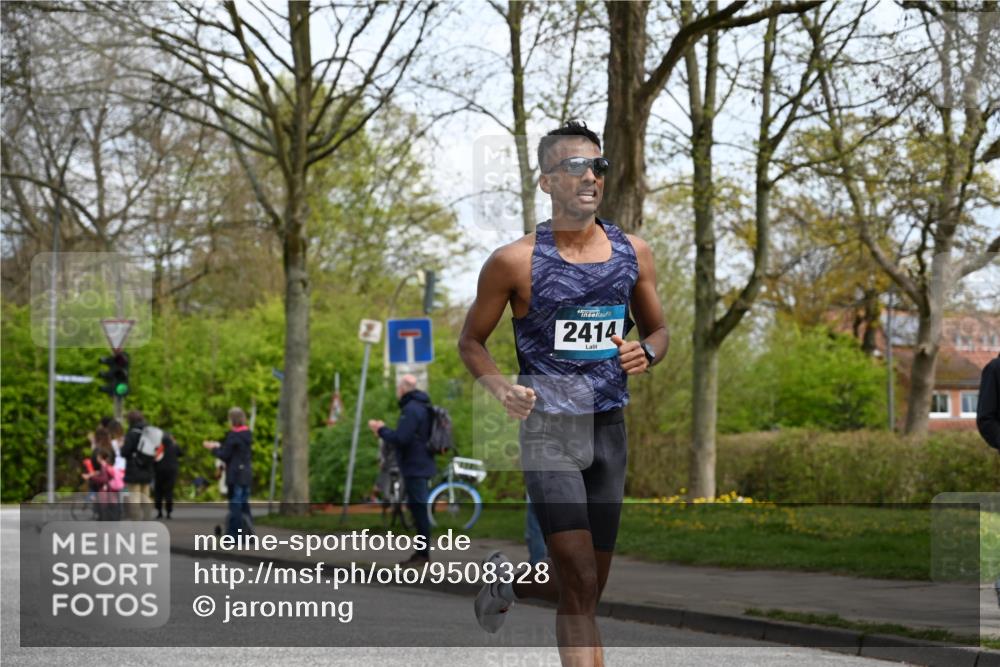 12.04.2026 - 45. Internationalen Wilhelmsburger Insellauf J. Mangold http://msf.ph/oto/9508328 12.04.2026 12:52:20 Ziel 5758, 2033, 4571, 2414, 4609, 5779, 5779, 4346, 5763, 2896 meine-sportfotos.de