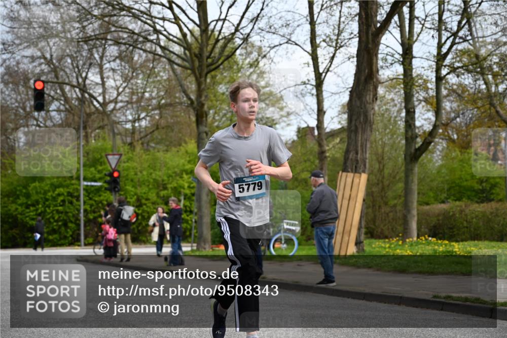 12.04.2026 - 45. Internationalen Wilhelmsburger Insellauf J. Mangold http://msf.ph/oto/9508343 12.04.2026 12:52:28 Ziel 2414, 4609, 5779, 4346, 5763, 2896, 5621, 4879, 4891, 5127, 2218 meine-sportfotos.de