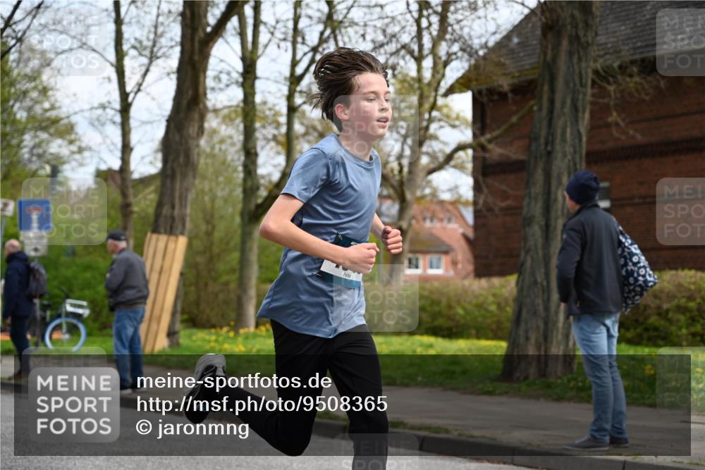 12.04.2026 - 45. Internationalen Wilhelmsburger Insellauf J. Mangold http://msf.ph/oto/9508365 12.04.2026 12:52:37 Ziel 4609, 5779, 4346, 5763, 2896, 5621, 4879, 4891, 5127, 2218, 4183, 3749, 3160 meine-sportfotos.de