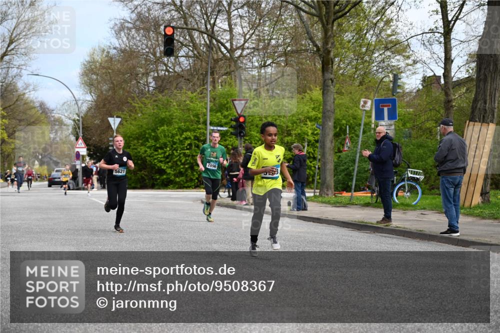 12.04.2026 - 45. Internationalen Wilhelmsburger Insellauf J. Mangold http://msf.ph/oto/9508367 12.04.2026 12:52:48 Ziel 4346, 5763, 2896, 5621, 4879, 4891, 5127, 5127, 2218, 4183, 3749, 3160, 5628, 5447, 5464, 5358 meine-sportfotos.de