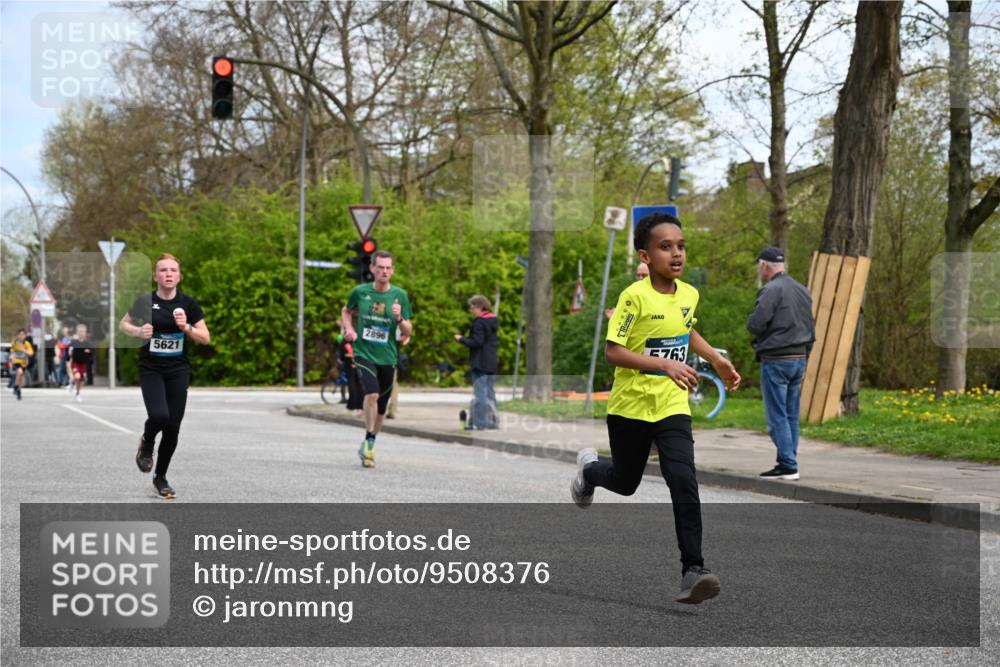 12.04.2026 - 45. Internationalen Wilhelmsburger Insellauf J. Mangold http://msf.ph/oto/9508376 12.04.2026 12:52:49 Ziel 4346, 5763, 2896, 5621, 4879, 4891, 5127, 2218, 4183, 3749, 3160, 5628, 5447, 5464, 5358 meine-sportfotos.de
