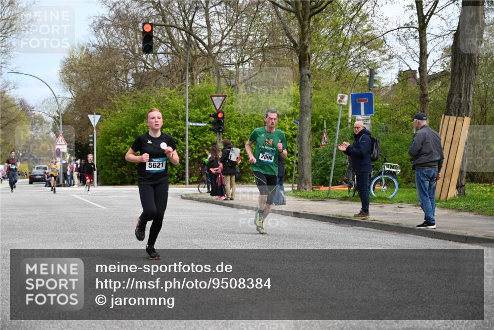 12.04.2026 - 45. Internationalen Wilhelmsburger Insellauf J. Mangold http://msf.ph/oto/9508384 12.04.2026 12:52:49 Ziel 4346, 5763, 2896, 5621, 4879, 4891, 5127, 2218, 4183, 3749, 3160, 5628, 5447, 5464, 5358 meine-sportfotos.de