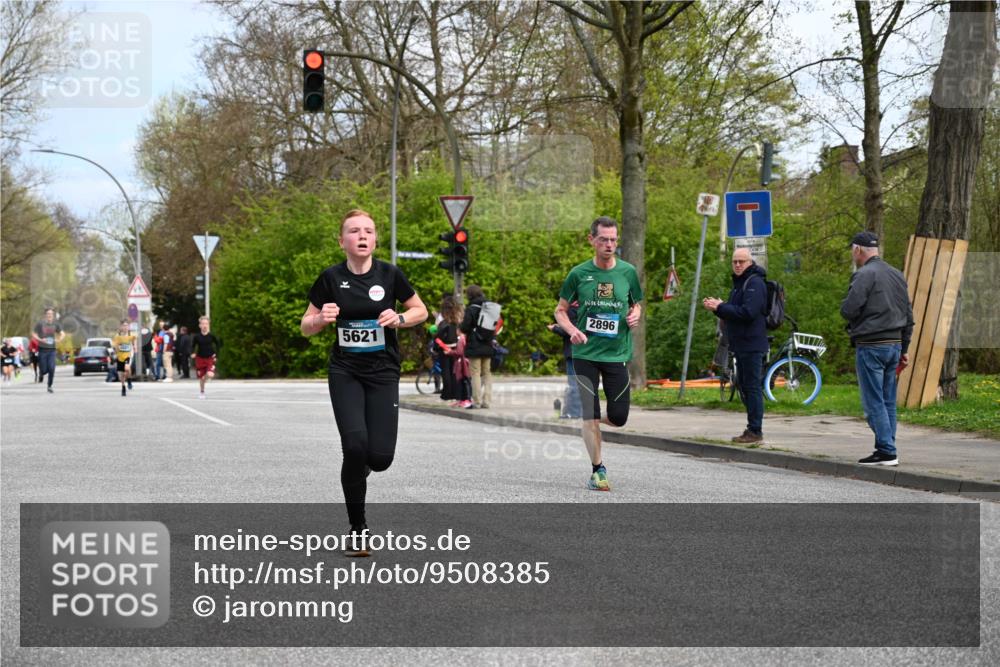 12.04.2026 - 45. Internationalen Wilhelmsburger Insellauf J. Mangold http://msf.ph/oto/9508385 12.04.2026 12:52:50 Ziel 5763, 2896, 5621, 4879, 4891, 5127, 2218, 4183, 3749, 3160, 5628, 5447, 5464, 5358 meine-sportfotos.de