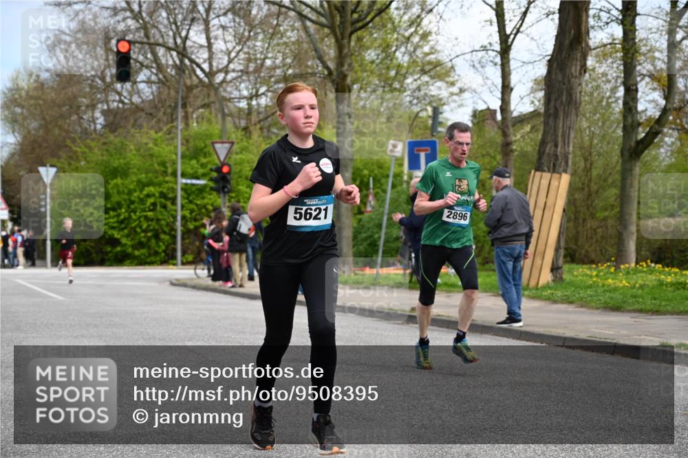12.04.2026 - 45. Internationalen Wilhelmsburger Insellauf J. Mangold http://msf.ph/oto/9508395 12.04.2026 12:52:51 Ziel 5763, 2896, 5621, 4879, 4891, 5127, 2218, 4183, 3749, 3160, 5628, 5447, 5628, 5447, 5464, 5358 meine-sportfotos.de