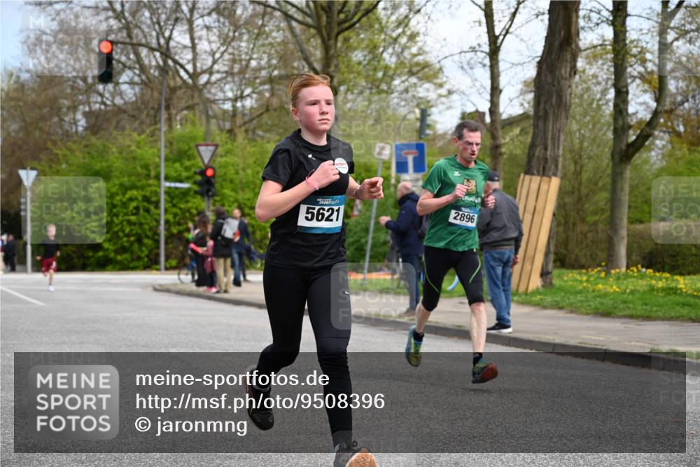 12.04.2026 - 45. Internationalen Wilhelmsburger Insellauf J. Mangold http://msf.ph/oto/9508396 12.04.2026 12:52:51 Ziel 5763, 2896, 5621, 4879, 4891, 5127, 2218, 4183, 3749, 3160, 5628, 5447, 5628, 5447, 5464, 5358 meine-sportfotos.de