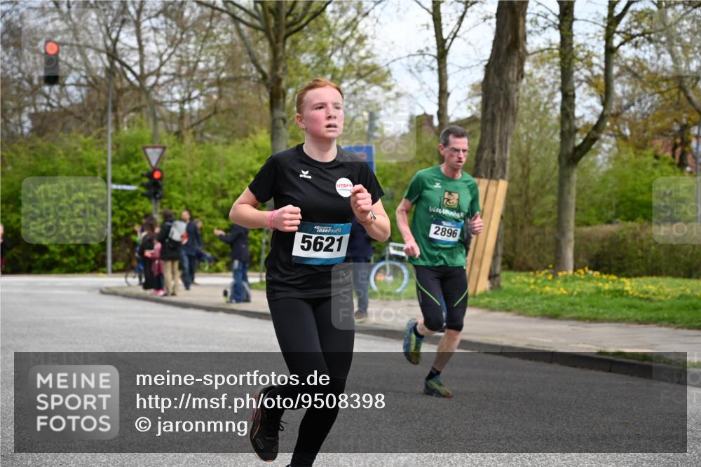 12.04.2026 - 45. Internationalen Wilhelmsburger Insellauf J. Mangold http://msf.ph/oto/9508398 12.04.2026 12:52:51 Ziel 5763, 2896, 5621, 4879, 4891, 5127, 2218, 4183, 3749, 3160, 5628, 5447, 5628, 5447, 5464, 5358 meine-sportfotos.de
