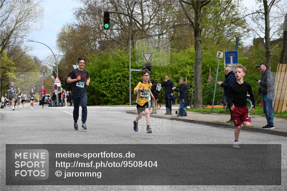 12.04.2026 - 45. Internationalen Wilhelmsburger Insellauf J. Mangold http://msf.ph/oto/9508404 12.04.2026 12:52:56 Ziel 5763, 2896, 5621, 4879, 4891, 5127, 2218, 4183, 3749, 3160, 5628, 5447, 5464, 5358, 5358 meine-sportfotos.de