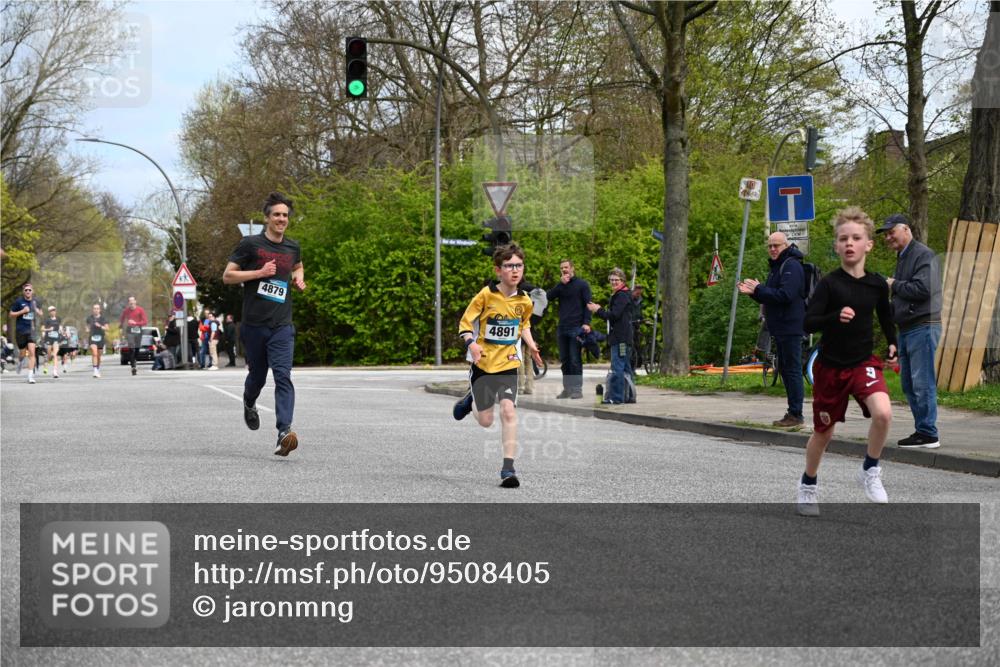 12.04.2026 - 45. Internationalen Wilhelmsburger Insellauf J. Mangold http://msf.ph/oto/9508405 12.04.2026 12:52:56 Ziel 5763, 2896, 5621, 4879, 4891, 5127, 2218, 4183, 3749, 3160, 5628, 5447, 5464, 5358, 5358 meine-sportfotos.de