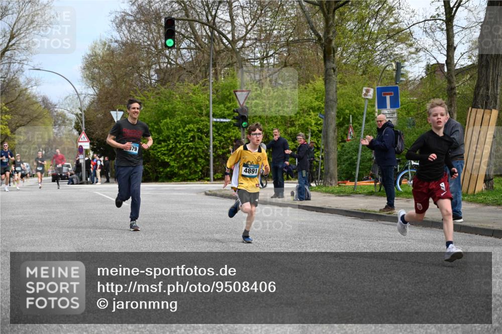 12.04.2026 - 45. Internationalen Wilhelmsburger Insellauf J. Mangold http://msf.ph/oto/9508406 12.04.2026 12:52:56 Ziel 5763, 2896, 5621, 4879, 4891, 5127, 2218, 4183, 3749, 3160, 5628, 5447, 5464, 5358, 5358 meine-sportfotos.de