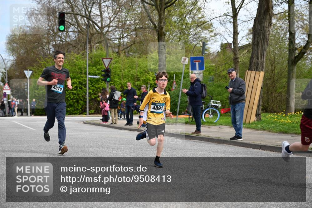 12.04.2026 - 45. Internationalen Wilhelmsburger Insellauf J. Mangold http://msf.ph/oto/9508413 12.04.2026 12:52:57 Ziel 5763, 2896, 5621, 4879, 4891, 5127, 2218, 4183, 3749, 3749, 3160, 5628, 5447, 5464, 5358 meine-sportfotos.de