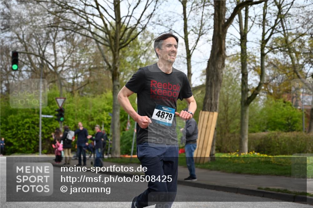 12.04.2026 - 45. Internationalen Wilhelmsburger Insellauf J. Mangold http://msf.ph/oto/9508425 12.04.2026 12:52:58 Ziel 5763, 2896, 5621, 4879, 4891, 5127, 2218, 4183, 3749, 3160, 3160, 5628, 5447, 5464, 5358 meine-sportfotos.de