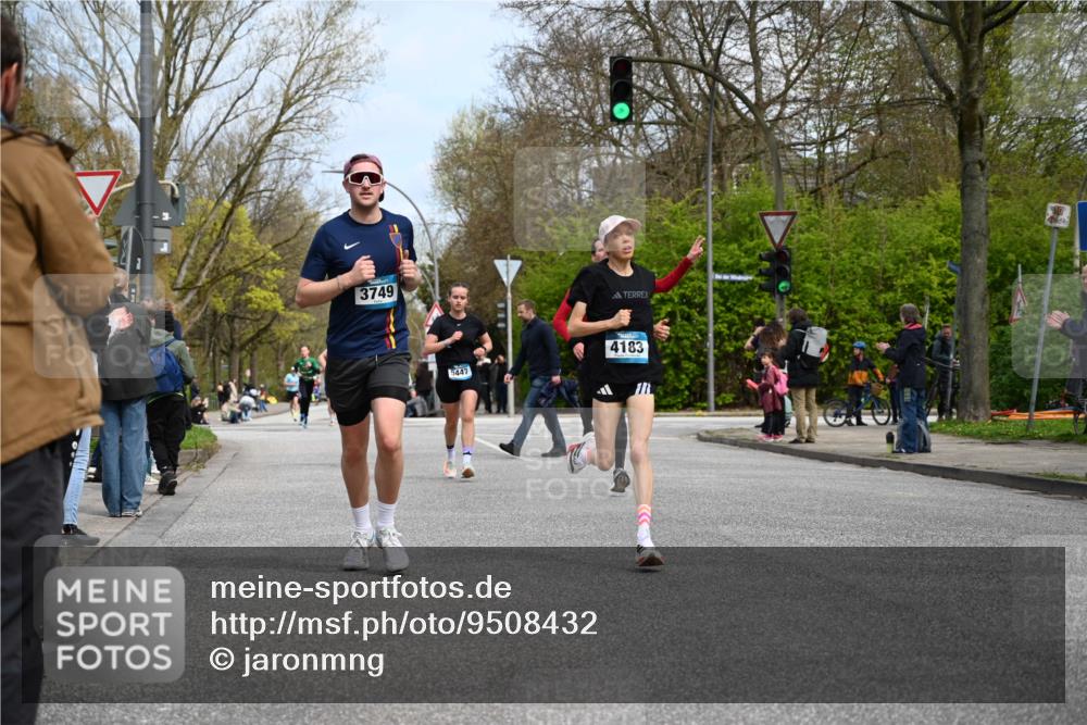 12.04.2026 - 45. Internationalen Wilhelmsburger Insellauf J. Mangold http://msf.ph/oto/9508432 12.04.2026 12:53:04 Ziel 5763, 2896, 5621, 4879, 4891, 5127, 2218, 4183, 3749, 3160, 5628, 5447, 5464, 5358, 3293, 4317 meine-sportfotos.de