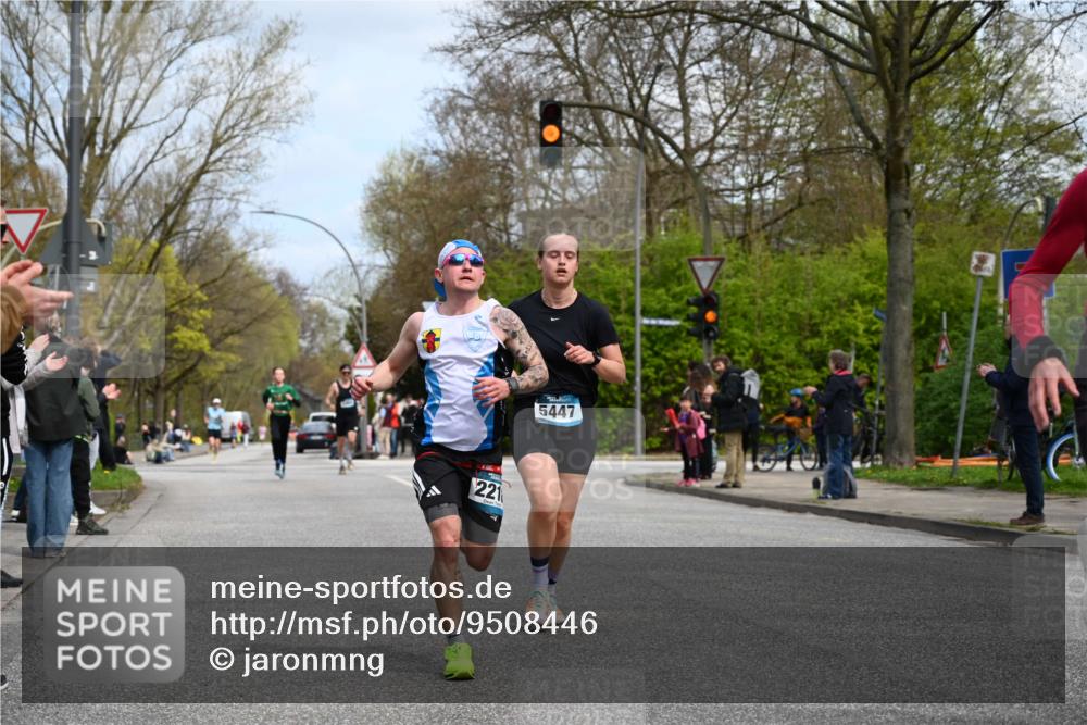 12.04.2026 - 45. Internationalen Wilhelmsburger Insellauf J. Mangold http://msf.ph/oto/9508446 12.04.2026 12:53:07 Ziel 5763, 2896, 5621, 4879, 4891, 5127, 2218, 4183, 3749, 3160, 5628, 5447, 5464, 5464, 5358, 3293, 4317, 5227, 3294, 3520 meine-sportfotos.de
