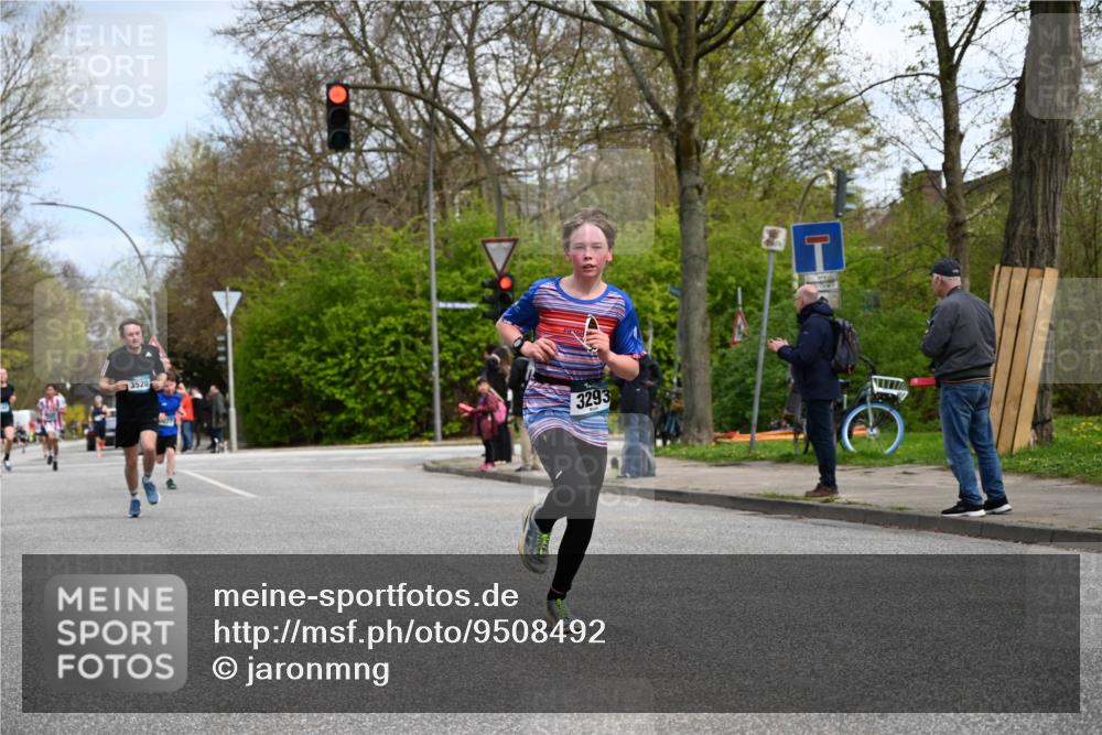 12.04.2026 - 45. Internationalen Wilhelmsburger Insellauf J. Mangold http://msf.ph/oto/9508492 12.04.2026 12:53:33 Ziel 5358, 3293, 4317, 5227, 3294, 3520, 5143, 5754, 5754, 4592, 4455, 4037, 5784, 5785, 4658, 5787, 3254, 5788, 3000, 4823 meine-sportfotos.de