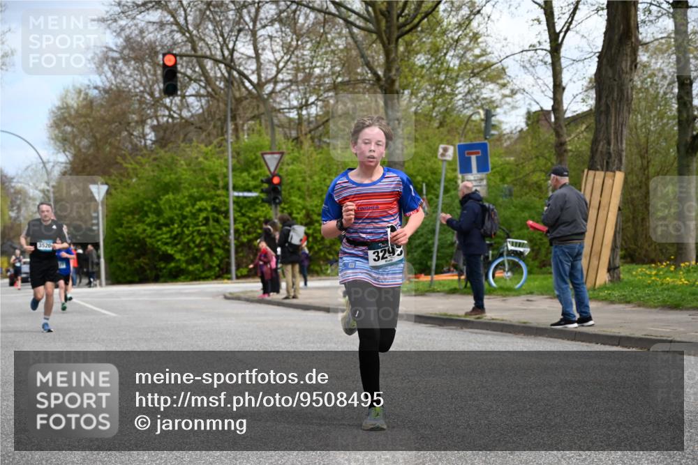 12.04.2026 - 45. Internationalen Wilhelmsburger Insellauf J. Mangold http://msf.ph/oto/9508495 12.04.2026 12:53:34 Ziel 3293, 4317, 5227, 3294, 3520, 5143, 5754, 4592, 4592, 4455, 4037, 5784, 5785, 4658, 5787, 5787, 3254, 5788, 3000, 4823 meine-sportfotos.de