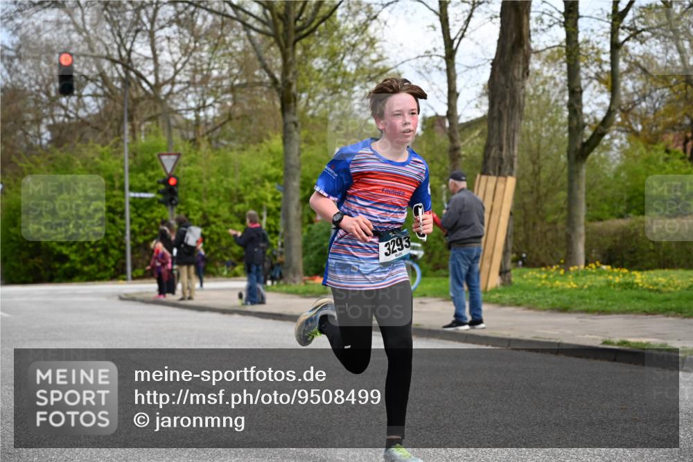 12.04.2026 - 45. Internationalen Wilhelmsburger Insellauf J. Mangold http://msf.ph/oto/9508499 12.04.2026 12:53:34 Ziel 3293, 4317, 5227, 3294, 3520, 5143, 5754, 4592, 4592, 4455, 4037, 5784, 5785, 4658, 5787, 5787, 3254, 5788, 3000, 4823 meine-sportfotos.de