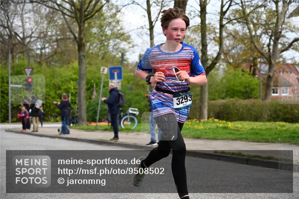 12.04.2026 - 45. Internationalen Wilhelmsburger Insellauf J. Mangold http://msf.ph/oto/9508502 12.04.2026 12:53:34 Ziel 3293, 4317, 5227, 3294, 3520, 5143, 5754, 4592, 4592, 4455, 4037, 5784, 5785, 4658, 5787, 5787, 3254, 5788, 3000, 4823 meine-sportfotos.de
