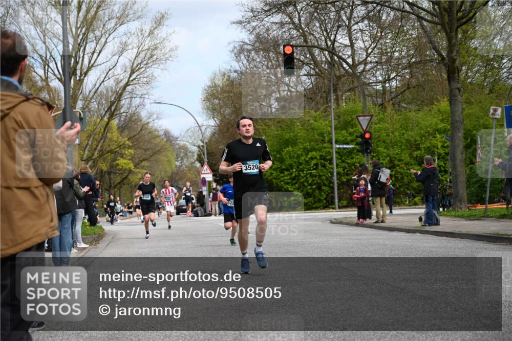 12.04.2026 - 45. Internationalen Wilhelmsburger Insellauf J. Mangold http://msf.ph/oto/9508505 12.04.2026 12:53:36 Ziel 3293, 4317, 5227, 3294, 3520, 5143, 5754, 4592, 4455, 4037, 5784, 5785, 4658, 5787, 3254, 3254, 5788, 3000, 4823 meine-sportfotos.de