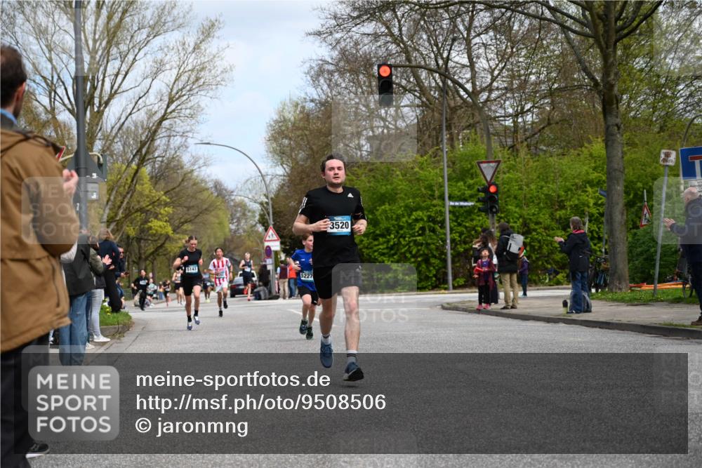 12.04.2026 - 45. Internationalen Wilhelmsburger Insellauf J. Mangold http://msf.ph/oto/9508506 12.04.2026 12:53:36 Ziel 3293, 4317, 5227, 3294, 3520, 5143, 5754, 4592, 4455, 4037, 5784, 5785, 4658, 5787, 3254, 3254, 5788, 3000, 4823 meine-sportfotos.de