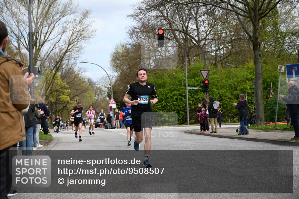 12.04.2026 - 45. Internationalen Wilhelmsburger Insellauf J. Mangold http://msf.ph/oto/9508507 12.04.2026 12:53:36 Ziel 3293, 4317, 5227, 3294, 3520, 5143, 5754, 4592, 4455, 4037, 5784, 5785, 4658, 5787, 3254, 3254, 5788, 3000, 4823 meine-sportfotos.de