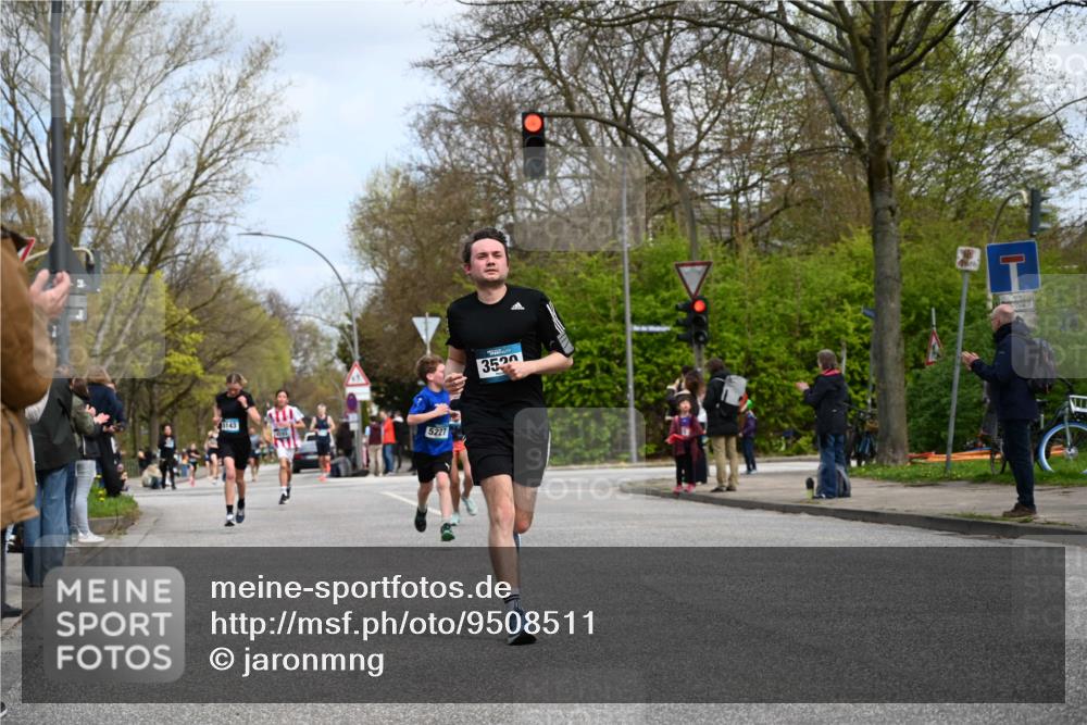 12.04.2026 - 45. Internationalen Wilhelmsburger Insellauf J. Mangold http://msf.ph/oto/9508511 12.04.2026 12:53:36 Ziel 3293, 4317, 5227, 3294, 3520, 5143, 5754, 4592, 4455, 4037, 5784, 5785, 4658, 5787, 3254, 3254, 5788, 3000, 4823 meine-sportfotos.de
