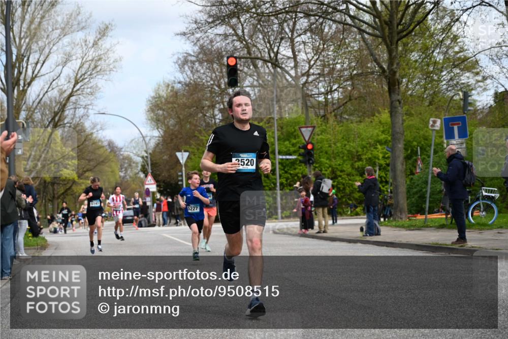 12.04.2026 - 45. Internationalen Wilhelmsburger Insellauf J. Mangold http://msf.ph/oto/9508515 12.04.2026 12:53:36 Ziel 3293, 4317, 5227, 3294, 3520, 5143, 5754, 4592, 4455, 4037, 5784, 5785, 4658, 5787, 3254, 3254, 5788, 3000, 4823 meine-sportfotos.de