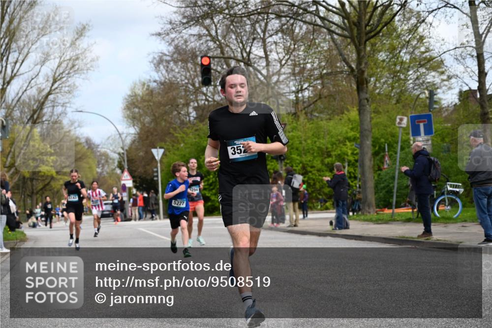12.04.2026 - 45. Internationalen Wilhelmsburger Insellauf J. Mangold http://msf.ph/oto/9508519 12.04.2026 12:53:37 Ziel 3293, 4317, 5227, 3294, 3520, 5143, 5754, 4592, 4455, 4037, 4455, 4037, 5784, 5785, 4658, 5787, 3254, 5788, 5788, 3000, 4823, 5743 meine-sportfotos.de