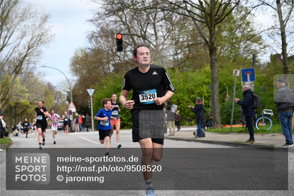 12.04.2026 - 45. Internationalen Wilhelmsburger Insellauf J. Mangold http://msf.ph/oto/9508520 12.04.2026 12:53:37 Ziel 3293, 4317, 5227, 3294, 3520, 5143, 5754, 4592, 4455, 4037, 4455, 4037, 5784, 5785, 4658, 5787, 3254, 5788, 5788, 3000, 4823, 5743 meine-sportfotos.de