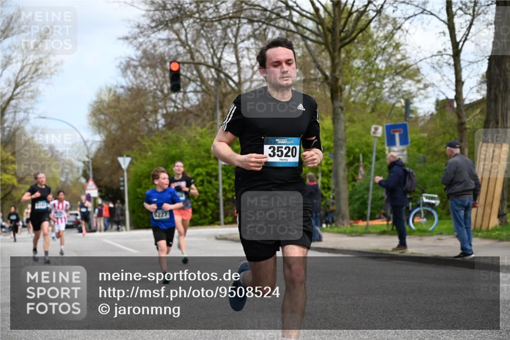 12.04.2026 - 45. Internationalen Wilhelmsburger Insellauf J. Mangold http://msf.ph/oto/9508524 12.04.2026 12:53:37 Ziel 3293, 4317, 5227, 3294, 3520, 5143, 5754, 4592, 4455, 4037, 4455, 4037, 5784, 5785, 4658, 5787, 3254, 5788, 5788, 3000, 4823, 5743 meine-sportfotos.de