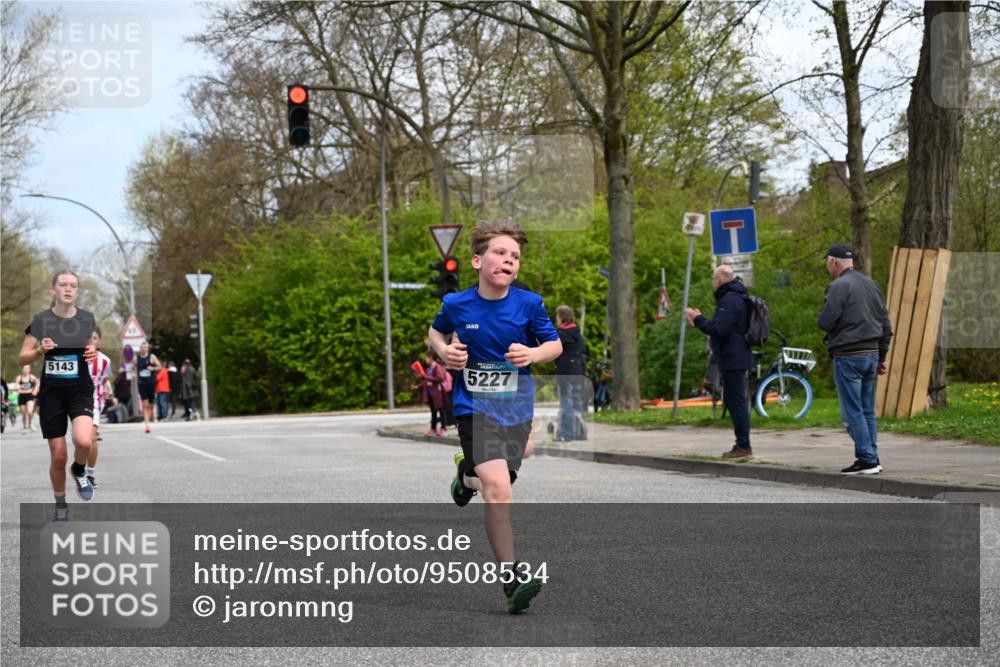 12.04.2026 - 45. Internationalen Wilhelmsburger Insellauf J. Mangold http://msf.ph/oto/9508534 12.04.2026 12:53:38 Ziel 3293, 4317, 5227, 3294, 3520, 5143, 5754, 4592, 4455, 4037, 5784, 5784, 5785, 4658, 5787, 3254, 5788, 3000, 4823, 5743 meine-sportfotos.de