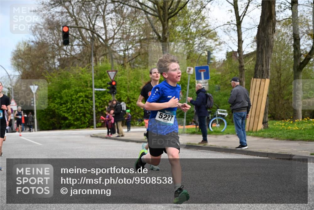 12.04.2026 - 45. Internationalen Wilhelmsburger Insellauf J. Mangold http://msf.ph/oto/9508538 12.04.2026 12:53:39 Ziel 3293, 4317, 5227, 3294, 3520, 5143, 5754, 4592, 4455, 4037, 5784, 5785, 5785, 4658, 5787, 3254, 5788, 3000, 4823, 5743 meine-sportfotos.de