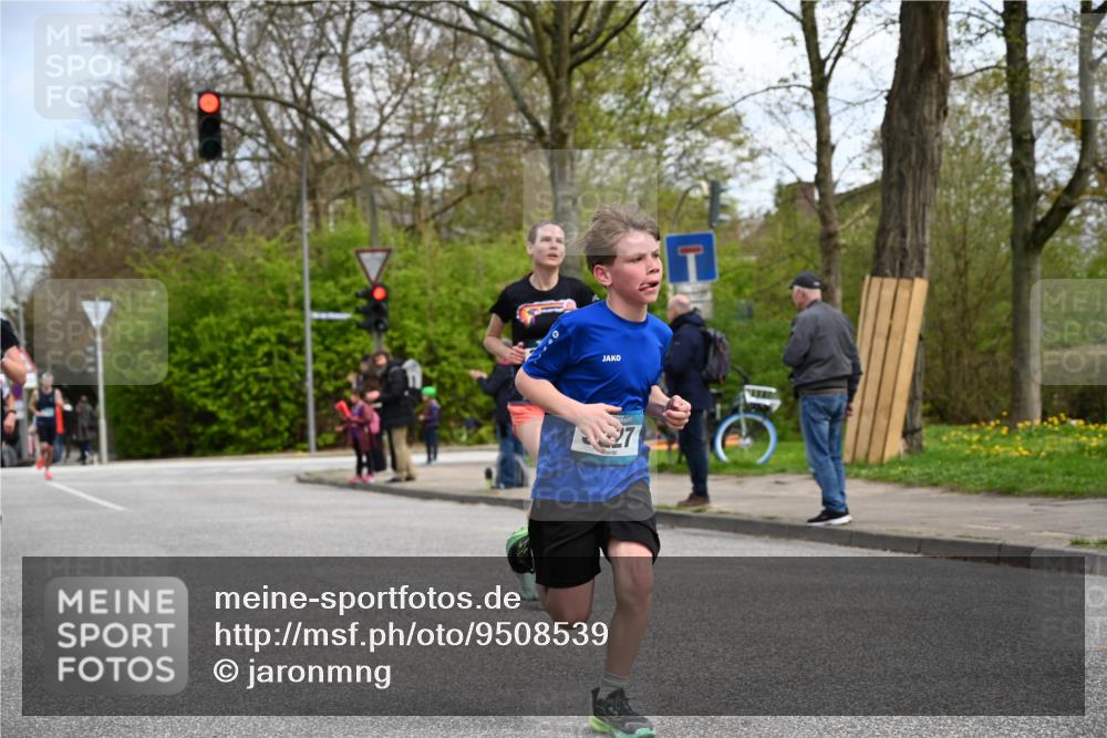 12.04.2026 - 45. Internationalen Wilhelmsburger Insellauf J. Mangold http://msf.ph/oto/9508539 12.04.2026 12:53:39 Ziel 3293, 4317, 5227, 3294, 3520, 5143, 5754, 4592, 4455, 4037, 5784, 5785, 5785, 4658, 5787, 3254, 5788, 3000, 4823, 5743 meine-sportfotos.de