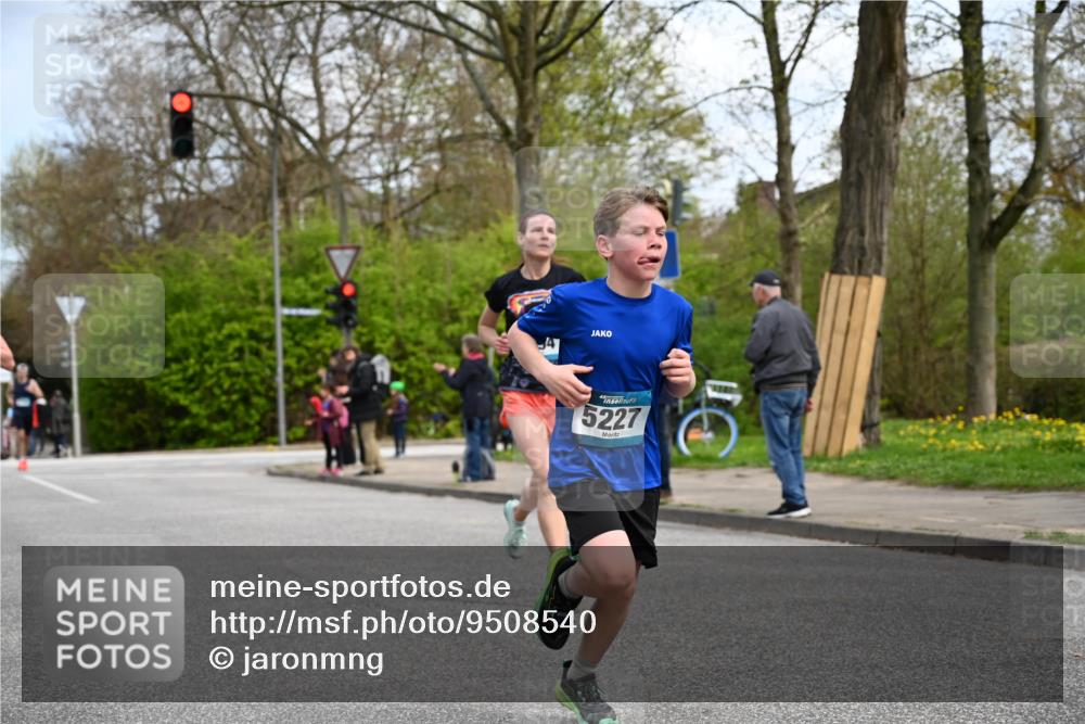 12.04.2026 - 45. Internationalen Wilhelmsburger Insellauf J. Mangold http://msf.ph/oto/9508540 12.04.2026 12:53:39 Ziel 3293, 4317, 5227, 3294, 3520, 5143, 5754, 4592, 4455, 4037, 5784, 5785, 5785, 4658, 5787, 3254, 5788, 3000, 4823, 5743 meine-sportfotos.de