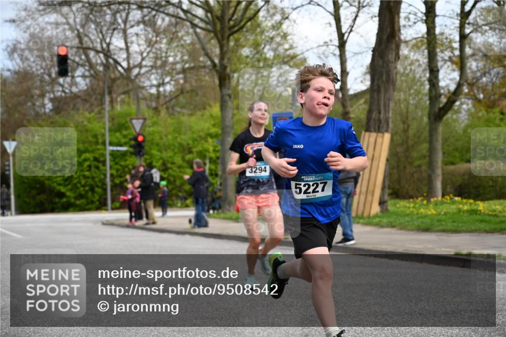 12.04.2026 - 45. Internationalen Wilhelmsburger Insellauf J. Mangold http://msf.ph/oto/9508542 12.04.2026 12:53:39 Ziel 3293, 4317, 5227, 3294, 3520, 5143, 5754, 4592, 4455, 4037, 5784, 5785, 5785, 4658, 5787, 3254, 5788, 3000, 4823, 5743 meine-sportfotos.de