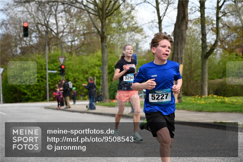 12.04.2026 - 45. Internationalen Wilhelmsburger Insellauf J. Mangold http://msf.ph/oto/9508543 12.04.2026 12:53:39 Ziel 3293, 4317, 5227, 3294, 3520, 5143, 5754, 4592, 4455, 4037, 5784, 5785, 5785, 4658, 5787, 3254, 5788, 3000, 4823, 5743 meine-sportfotos.de