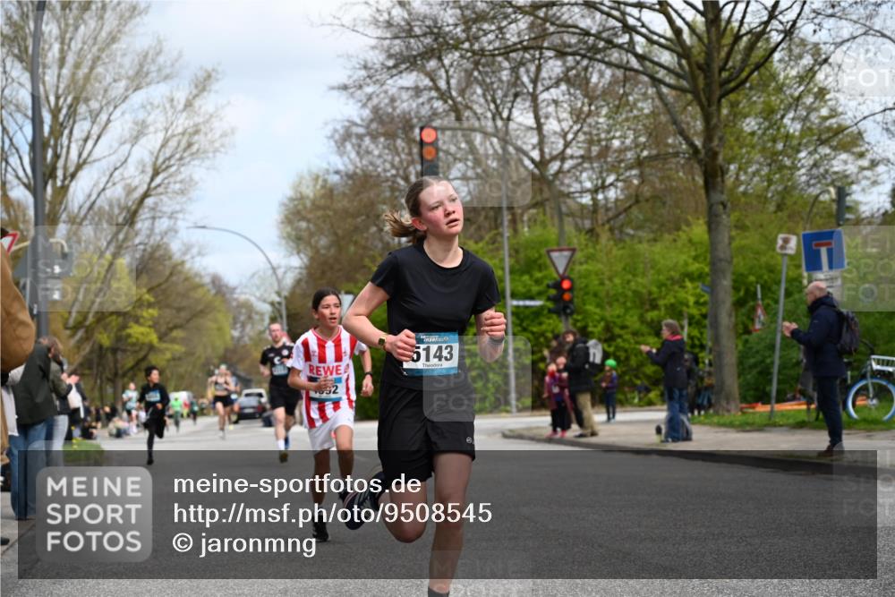 12.04.2026 - 45. Internationalen Wilhelmsburger Insellauf J. Mangold http://msf.ph/oto/9508545 12.04.2026 12:53:40 Ziel 3293, 4317, 5227, 3294, 3520, 5143, 5754, 4592, 4455, 4037, 5784, 5785, 4658, 5787, 3254, 5788, 3000, 4823, 5743, 4924 meine-sportfotos.de