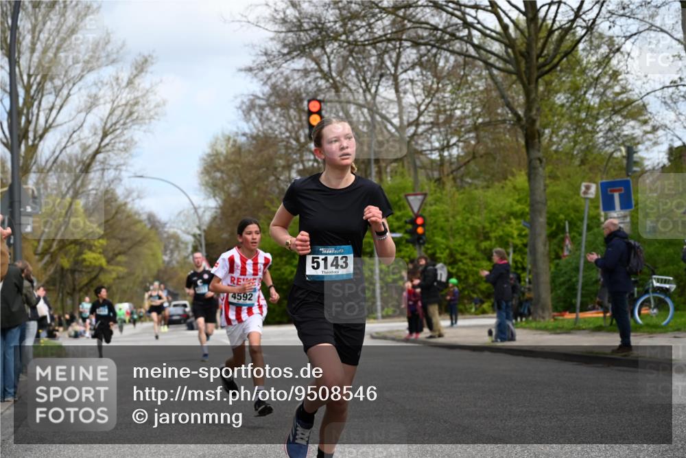 12.04.2026 - 45. Internationalen Wilhelmsburger Insellauf J. Mangold http://msf.ph/oto/9508546 12.04.2026 12:53:40 Ziel 3293, 4317, 5227, 3294, 3520, 5143, 5754, 4592, 4455, 4037, 5784, 5785, 4658, 5787, 3254, 5788, 3000, 4823, 5743, 4924 meine-sportfotos.de
