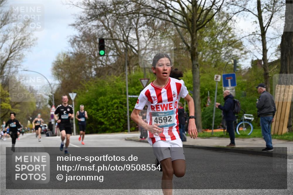 12.04.2026 - 45. Internationalen Wilhelmsburger Insellauf J. Mangold http://msf.ph/oto/9508554 12.04.2026 12:53:41 Ziel 3293, 4317, 5227, 3294, 3520, 5143, 5754, 4592, 4455, 4037, 5784, 5785, 4658, 5787, 3254, 5788, 3000, 4823, 5743, 4924 meine-sportfotos.de