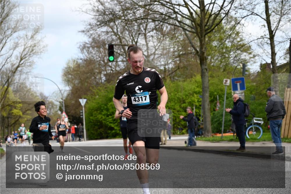 12.04.2026 - 45. Internationalen Wilhelmsburger Insellauf J. Mangold http://msf.ph/oto/9508569 12.04.2026 12:53:43 Ziel 3293, 4317, 5227, 3294, 3520, 5143, 5754, 4592, 4455, 4037, 5784, 5785, 4658, 5787, 3254, 5788, 3000, 4823, 5743, 4924 meine-sportfotos.de