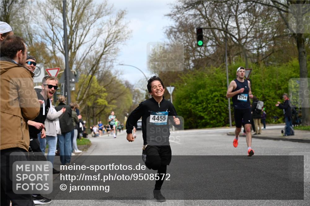 12.04.2026 - 45. Internationalen Wilhelmsburger Insellauf J. Mangold http://msf.ph/oto/9508572 12.04.2026 12:53:44 Ziel 3293, 4317, 5227, 3294, 3520, 5143, 5754, 4592, 4455, 4037, 5784, 5785, 4658, 5787, 3254, 5788, 3000, 4823, 5743, 4924 meine-sportfotos.de