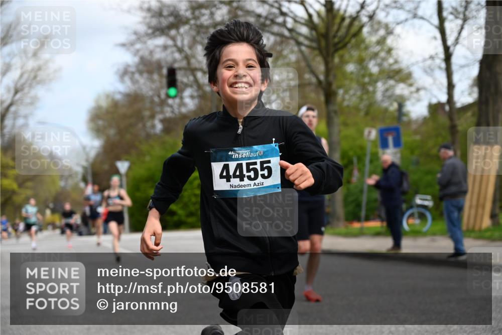 12.04.2026 - 45. Internationalen Wilhelmsburger Insellauf J. Mangold http://msf.ph/oto/9508581 12.04.2026 12:53:45 Ziel 3293, 4317, 5227, 3294, 3520, 5143, 5754, 4592, 4455, 4037, 5784, 5785, 4658, 5787, 3254, 5788, 3000, 4823, 3000, 4823, 5743, 4924, 5630, 5858 meine-sportfotos.de