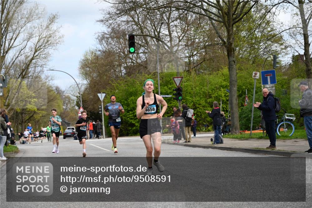 12.04.2026 - 45. Internationalen Wilhelmsburger Insellauf J. Mangold http://msf.ph/oto/9508591 12.04.2026 12:53:47 Ziel 3293, 4317, 5227, 3294, 3520, 5143, 5754, 4592, 4455, 4037, 5784, 5785, 4658, 5787, 3254, 5788, 3000, 4823, 5743, 4924, 5630, 5858, 3661, 2852, 2085 meine-sportfotos.de