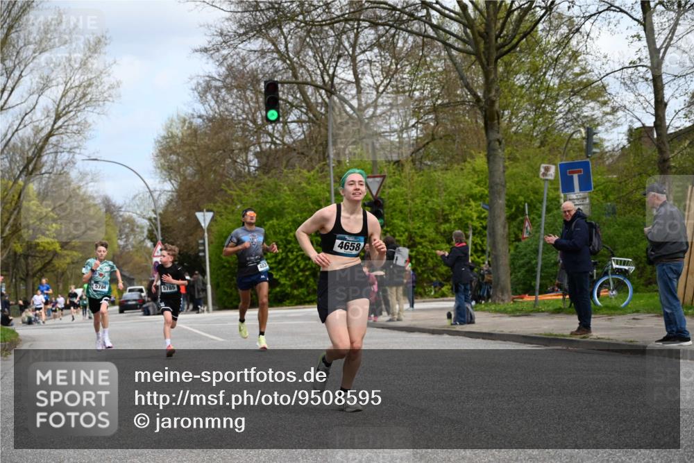 12.04.2026 - 45. Internationalen Wilhelmsburger Insellauf J. Mangold http://msf.ph/oto/9508595 12.04.2026 12:53:48 Ziel 3293, 4317, 5227, 3294, 3520, 5143, 5754, 4592, 4455, 4037, 5784, 5785, 4658, 5787, 3254, 3254, 5788, 3000, 4823, 5743, 4924, 5630, 5858, 3661, 2852, 2085 meine-sportfotos.de