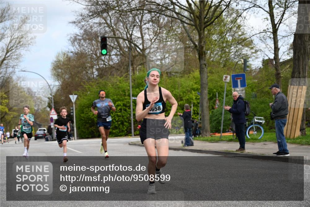 12.04.2026 - 45. Internationalen Wilhelmsburger Insellauf J. Mangold http://msf.ph/oto/9508599 12.04.2026 12:53:48 Ziel 3293, 4317, 5227, 3294, 3520, 5143, 5754, 4592, 4455, 4037, 5784, 5785, 4658, 5787, 3254, 3254, 5788, 3000, 4823, 5743, 4924, 5630, 5858, 3661, 2852, 2085 meine-sportfotos.de