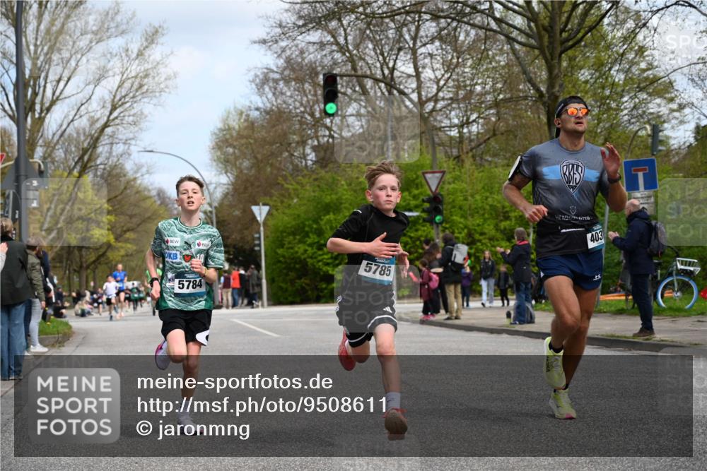 12.04.2026 - 45. Internationalen Wilhelmsburger Insellauf J. Mangold http://msf.ph/oto/9508611 12.04.2026 12:53:50 Ziel 4317, 5227, 3294, 3520, 5143, 5754, 4592, 4455, 4037, 5784, 5785, 4658, 5787, 3254, 5788, 3000, 4823, 5743, 4924, 5630, 5858, 3661, 2852, 2085 meine-sportfotos.de