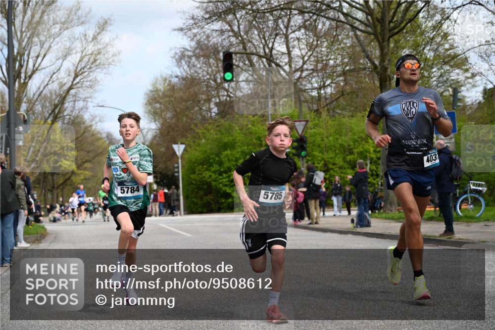 12.04.2026 - 45. Internationalen Wilhelmsburger Insellauf J. Mangold http://msf.ph/oto/9508612 12.04.2026 12:53:50 Ziel 4317, 5227, 3294, 3520, 5143, 5754, 4592, 4455, 4037, 5784, 5785, 4658, 5787, 3254, 5788, 3000, 4823, 5743, 4924, 5630, 5858, 3661, 2852, 2085 meine-sportfotos.de